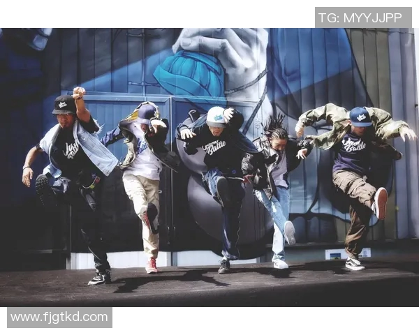 重庆街舞队与武汉街舞队赛后复盘团队协作的精彩瞬间与经验分享